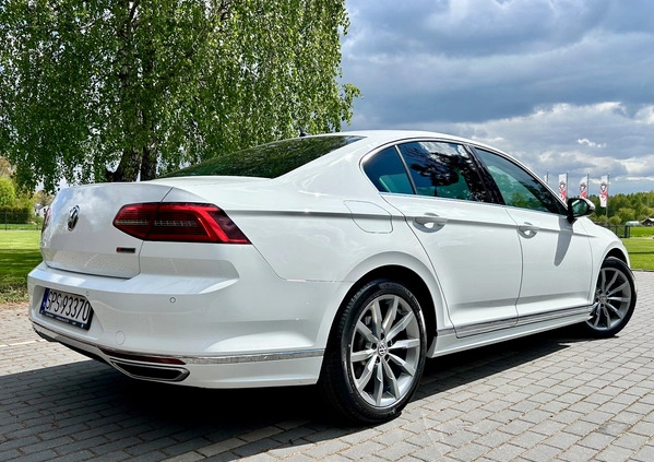 Volkswagen Passat cena 115000 przebieg: 195717, rok produkcji 2019 z Pszczyna małe 562
